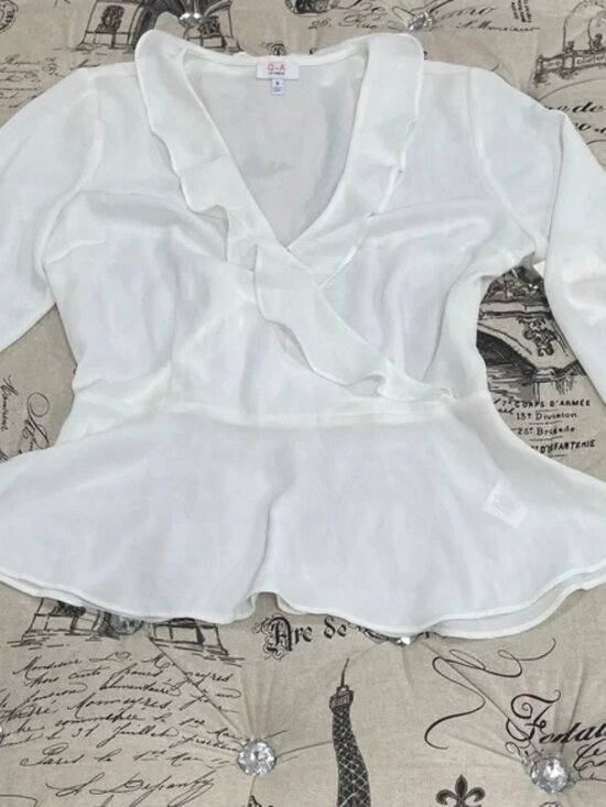 Q+A Ivory Ruffle V-Neck Blouse - Picture 9 of 15